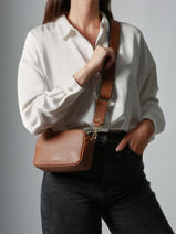 Sac Bandouli�re Tradition Cuir Etrier Beige tradition ETRA141S-vue-porte